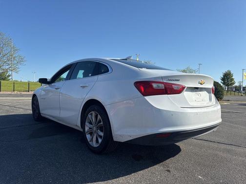 Summit White 2023 Chevrolet Malibu FWD 1LT