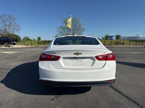 Summit White 2023 Chevrolet Malibu FWD 1LT