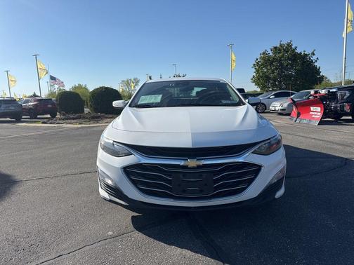 Summit White 2023 Chevrolet Malibu FWD 1LT