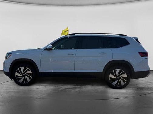 Pure White 2024 Volkswagen Atlas 2.0T SE w/Technology