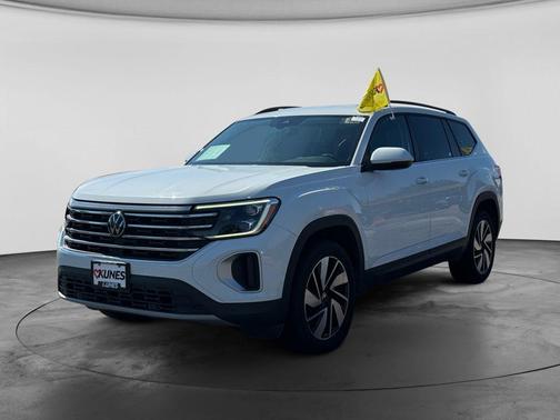 Pure White 2024 Volkswagen Atlas 2.0T SE w/Technology