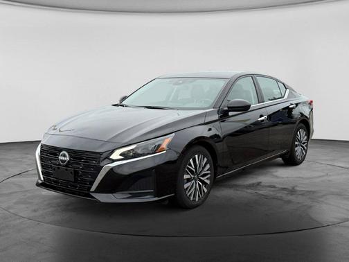 Super Black 2025 Nissan Altima 2.5 SV