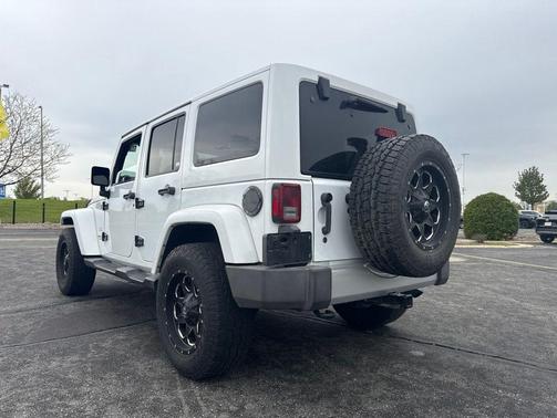 Bright White Clearcoat 2015 Jeep Wrangler Unlimited Sahara