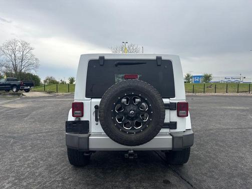Bright White Clearcoat 2015 Jeep Wrangler Unlimited Sahara
