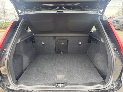 Onyx Black Metallic 2024 Volvo XC40 B5 Core