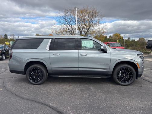 2026 Chevrolet Suburban LT