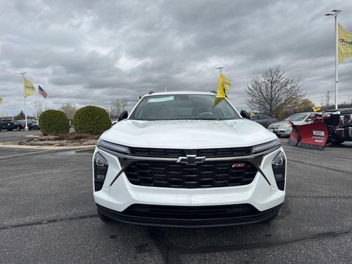 Summit White 2026 Chevrolet Trax FWD 2RS