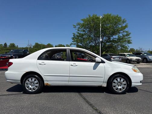 Super White 2003 Toyota Corolla LE