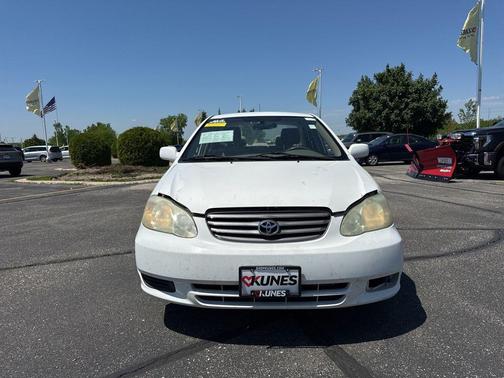 Super White 2003 Toyota Corolla LE