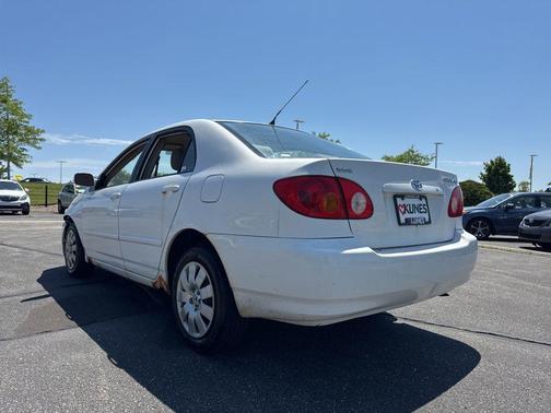 Super White 2003 Toyota Corolla LE