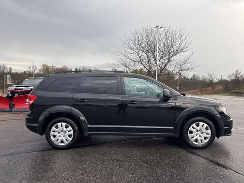 Pitch Black Clearcoat 2017 Dodge Journey SE