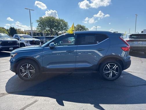 2024 Volvo XC40 B5 Core