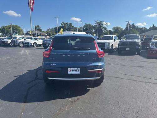 2024 Volvo XC40 B5 Core