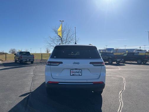 2023 Jeep Grand Cherokee L Laredo