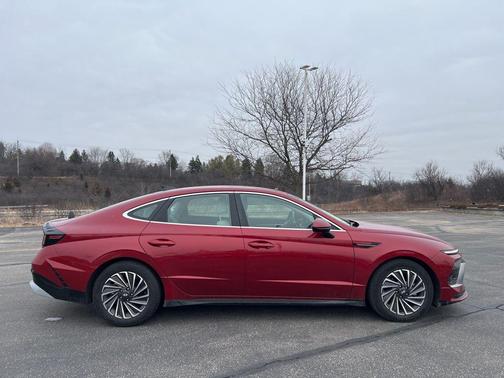 2025 Hyundai SONATA Hybrid SE