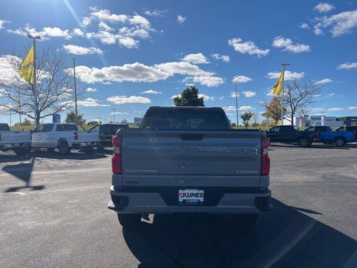 2025 Chevrolet Silverado 1500 Custom