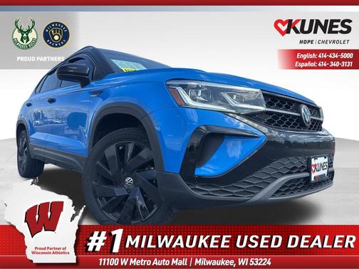 Cornflower Blue w/Deep Black Roof 2024 Volkswagen Taos 1.5T SE Black