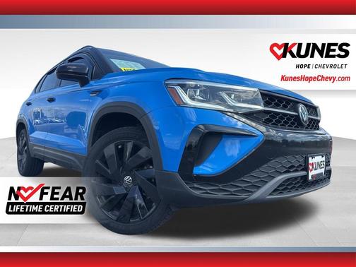 Cornflower Blue w/Deep Black Roof 2024 Volkswagen Taos 1.5T SE Black