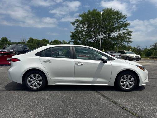 Blizzard Pearl 2021 Toyota Corolla LE