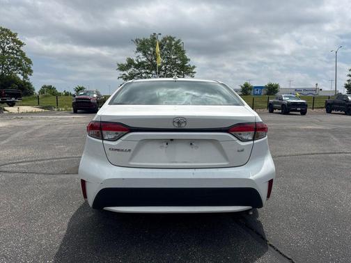 Blizzard Pearl 2021 Toyota Corolla LE