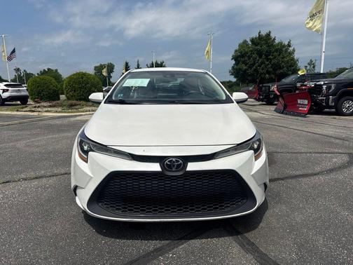 Blizzard Pearl 2021 Toyota Corolla LE