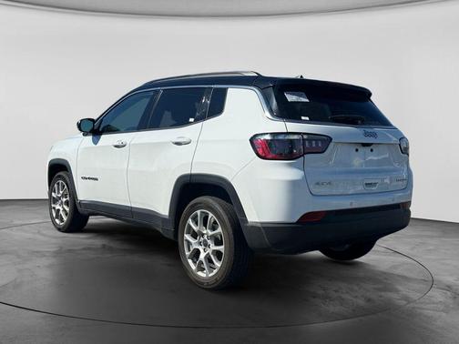 Bright White Clearcoat 2025 Jeep Compass Limited