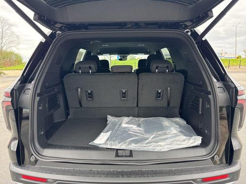 Black Metallic 2026 Chevrolet Traverse LT