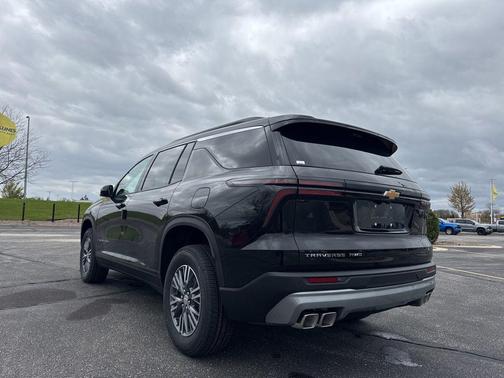 Black Metallic 2026 Chevrolet Traverse LT