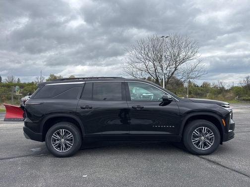 Black Metallic 2026 Chevrolet Traverse LT
