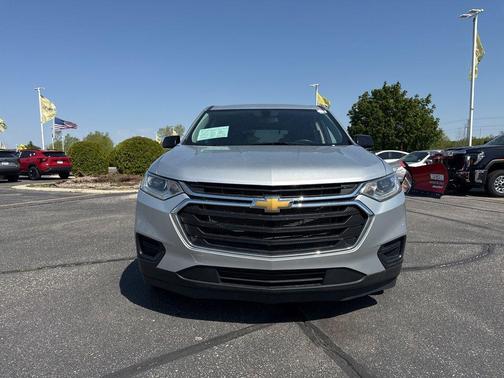 Silver Ice Metallic 2020 Chevrolet Traverse LS
