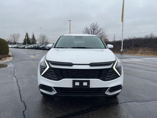 Glacial White Pearl 2025 Kia Sportage LX