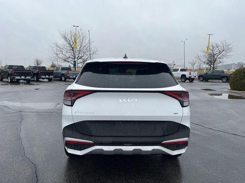 Glacial White Pearl 2025 Kia Sportage LX
