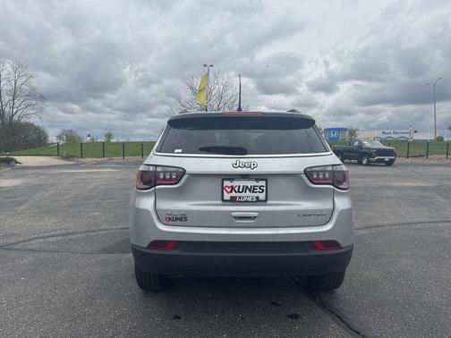 Silver Zynith Metallic Clearcoat 2025 Jeep Compass Limited