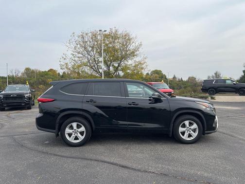 2023 Toyota Highlander LE