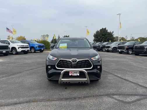 2023 Toyota Highlander LE