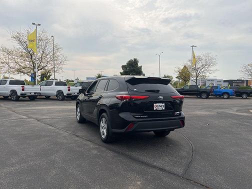 2023 Toyota Highlander LE