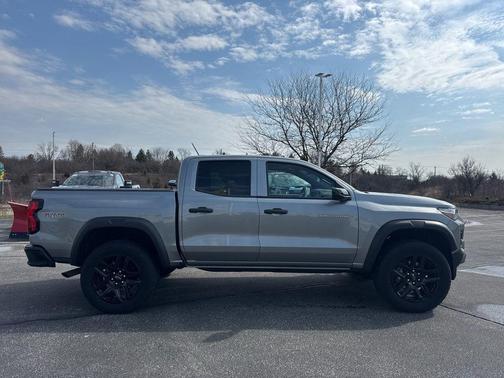 Sterling Gray Metallic 2023 Chevrolet Colorado Trail Boss