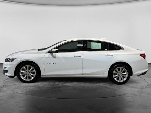Summit White 2025 Chevrolet Malibu FWD 1LT