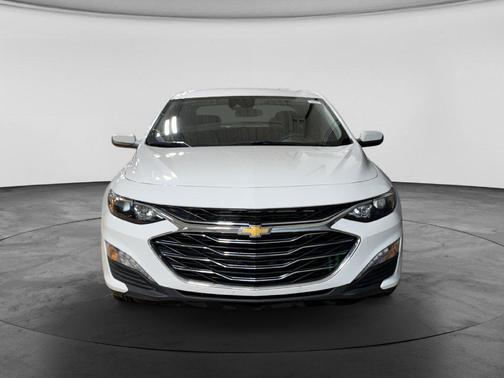 Summit White 2025 Chevrolet Malibu FWD 1LT
