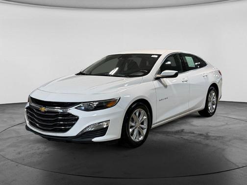 Summit White 2025 Chevrolet Malibu FWD 1LT