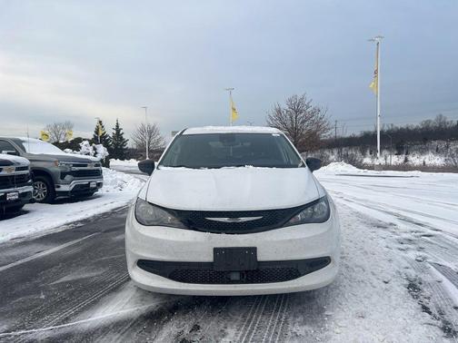 2024 Chrysler Voyager LX
