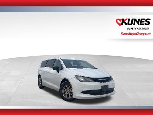 2024 Chrysler Voyager LX