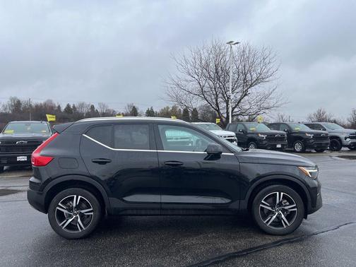 2024 Volvo XC40 B5 Core