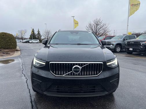 2024 Volvo XC40 B5 Core