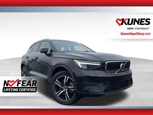 2024 Volvo XC40 B5 Core