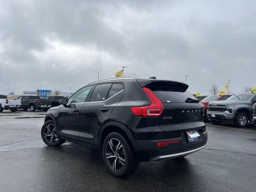 2024 Volvo XC40 B5 Core