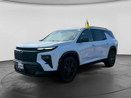 Polar White Tricoat 2026 Chevrolet Traverse RS