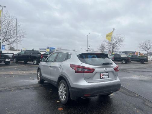 2022 Nissan Rogue Sport SV