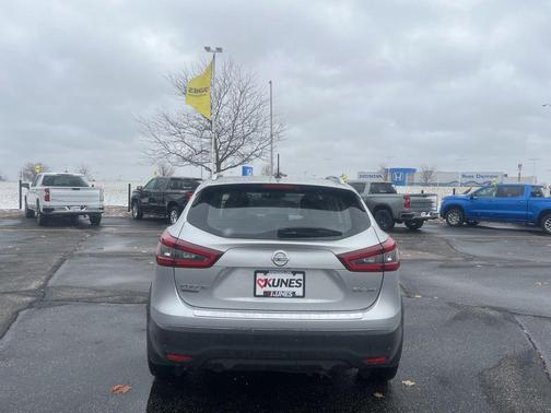 2022 Nissan Rogue Sport SV