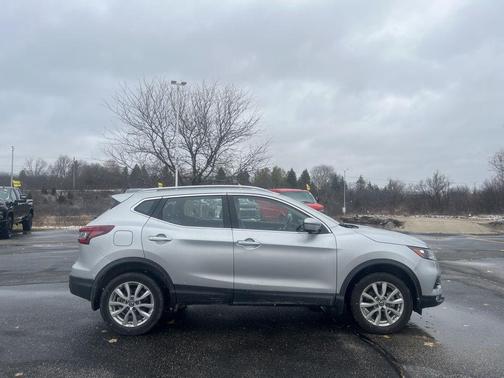 2022 Nissan Rogue Sport SV